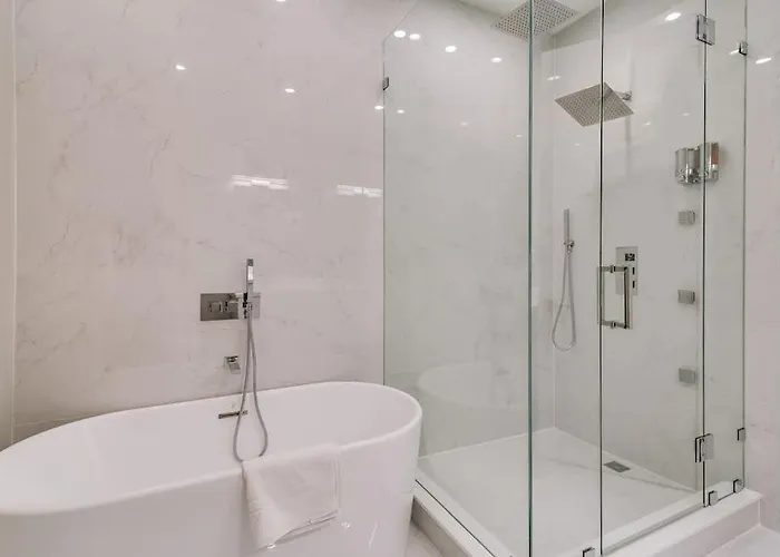 2 Newly Built Luxury With Private Roofdeck Сasa de vacaciones